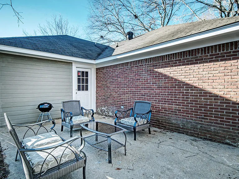 1221 Barnett Bend Cv — Photo 24