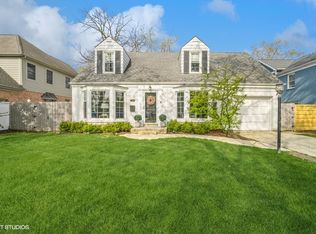 1052 Briarwood Ln, Northbrook, IL