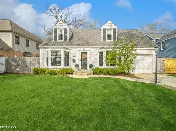 1052 Briarwood Ln, Northbrook, IL 60062