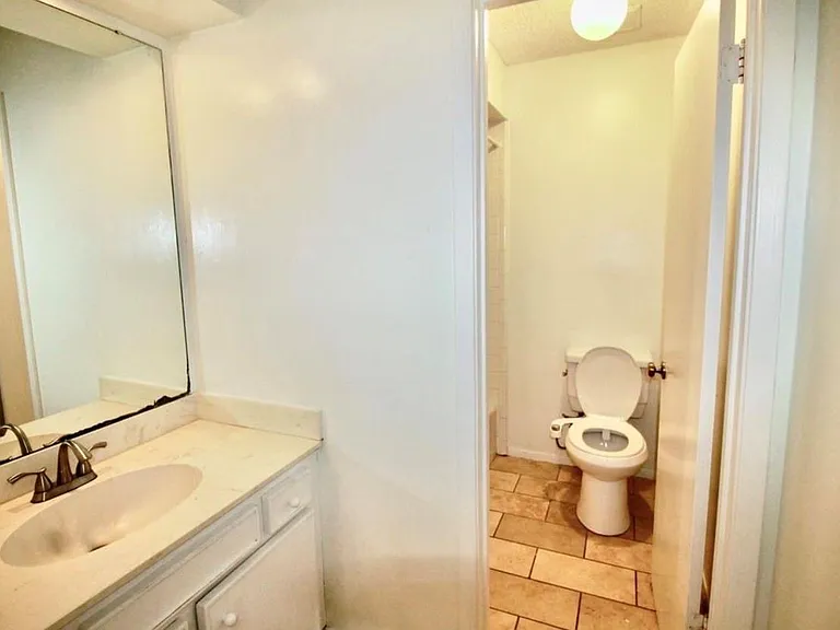 4701 Spring Ln — Photo 15
