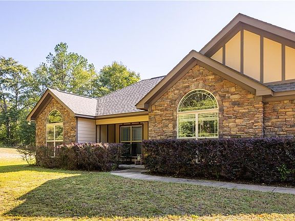 2nd image of 121 Lee Road 522