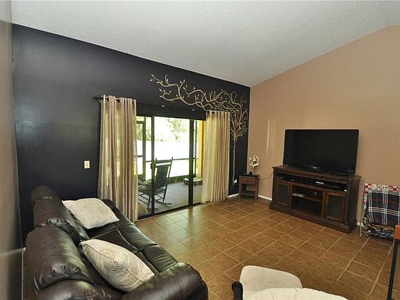 3rd image of 212 Morning Glory Dr