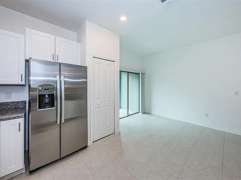 8327 Crescent Oaks Dr — Photo 17