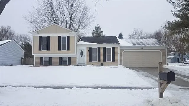 805 Tanglewood Dr photo 1