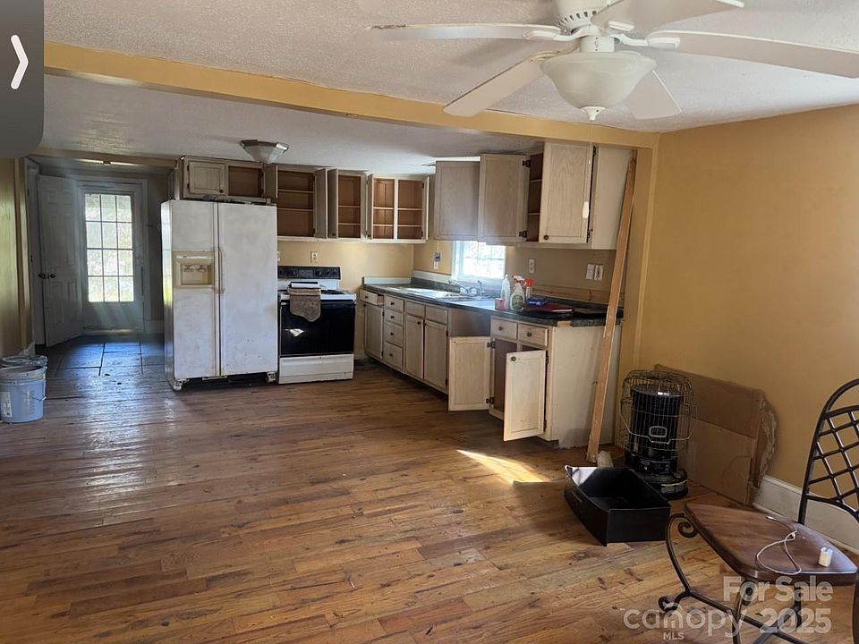 2nd image of 1112 Essex Ave