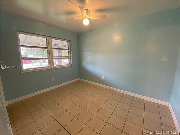 5th image of 26 Suffolk Ave #1
