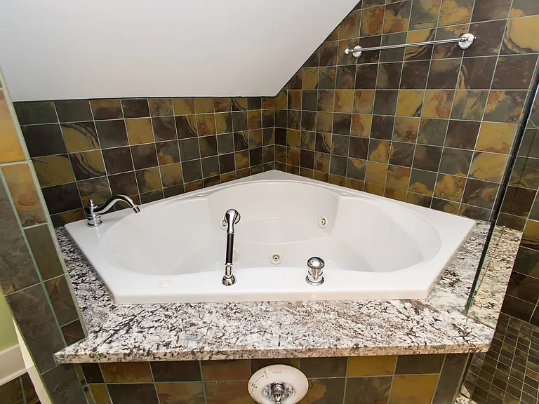 814 Ashe St — Photo 33