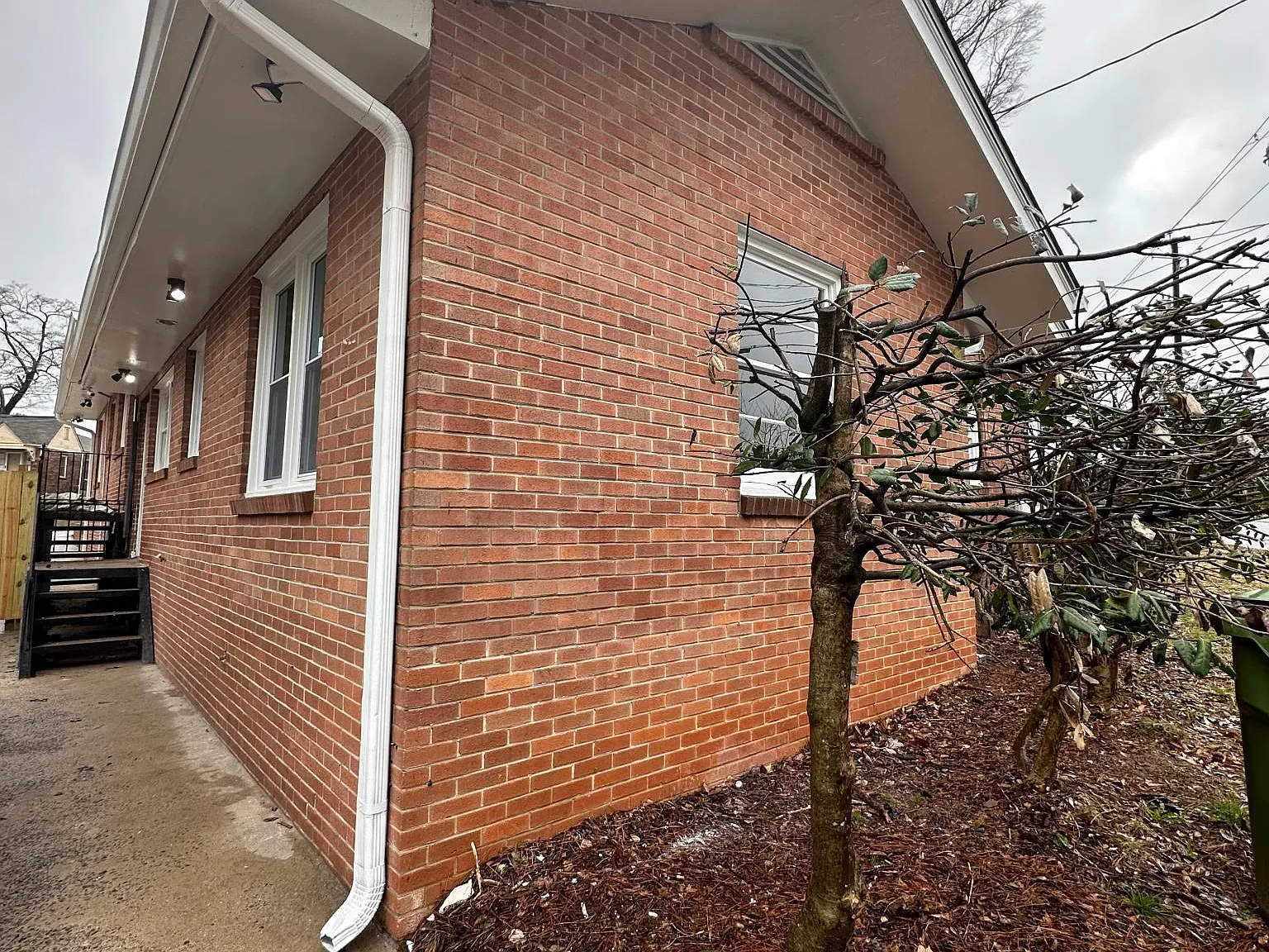 1076 Donnelly Ave SW — Photo 4