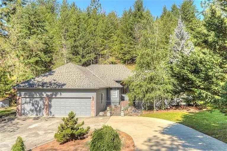390 Horseshoe Dr photo 1