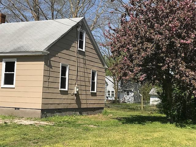 2nd image of 108 Spruce St