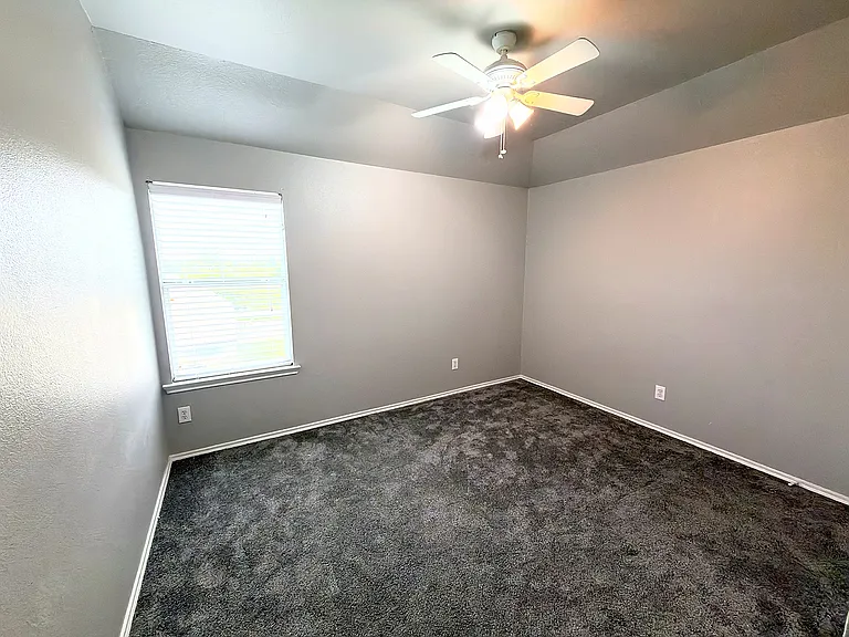 317 Sheridan Rd — Photo 20