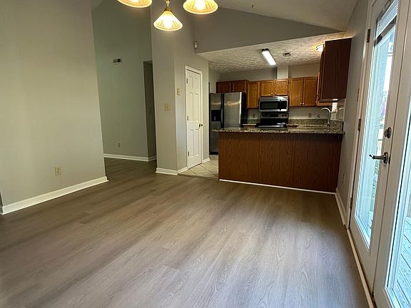 5th image of 726 Settlers Pond Way