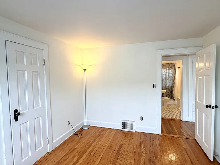 15 Lawn Ave #2 — Photo 11