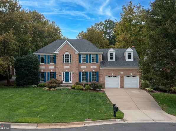 7906 Hollington Pl, Fairfax Station, VA 22039