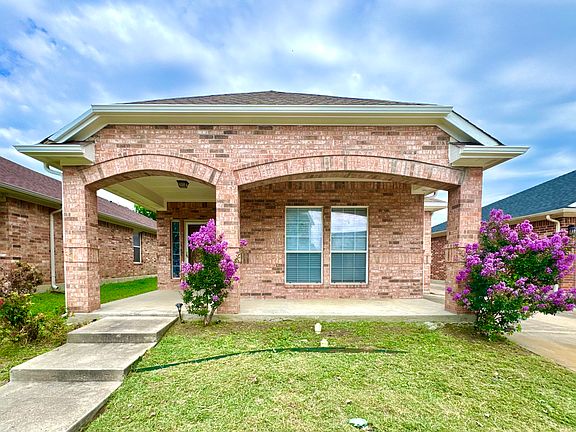 2nd image of 2639 Blackstone Dr