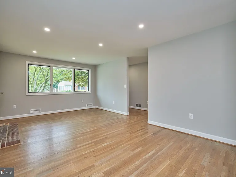 2123 N Early St — Photo 29