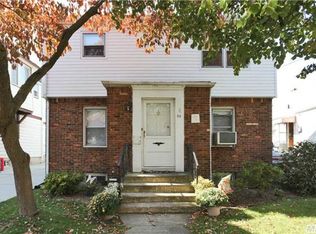 24 Barwick St, Floral Park, NY 11001