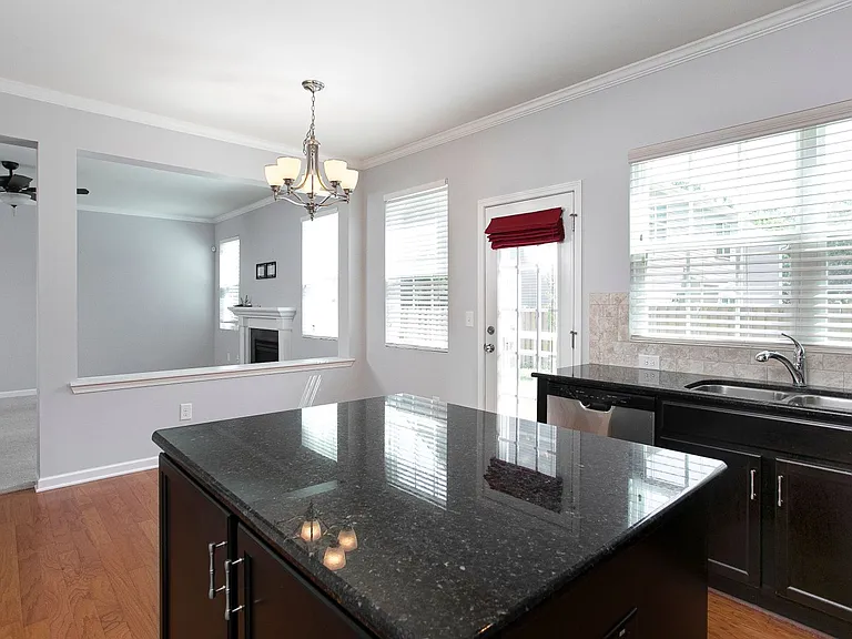 427 Stapleford Ln — Photo 9