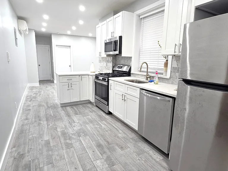 44-10 30th Ave #1R — Photo 2