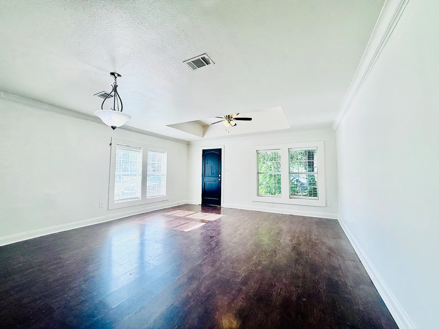 2 bed, 1100 sqft, $1,200 — Photo 2