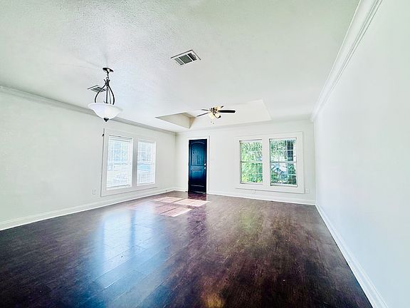 2nd image of 814 W College St