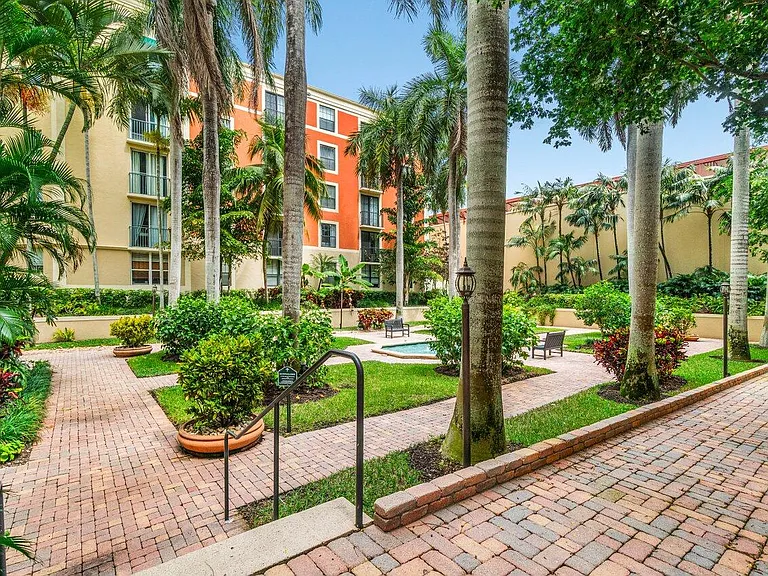 630 Sapodilla Ave #110 — Photo 23