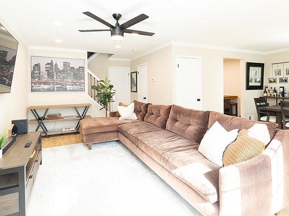 3rd image of 130 Albury Way