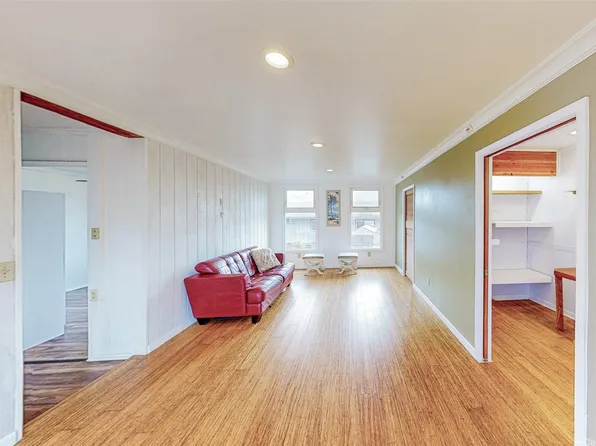 201 N Circle Mauka St, Wahiawa, HI 96786