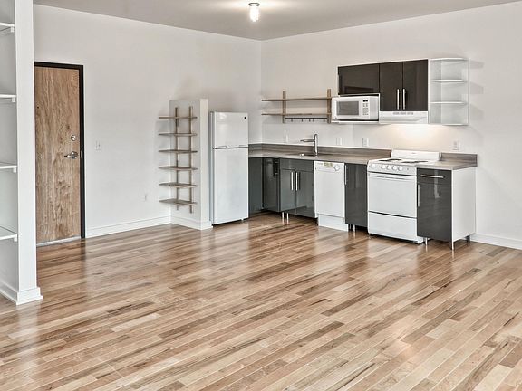 4th image of 1313 Cuming St APT 404