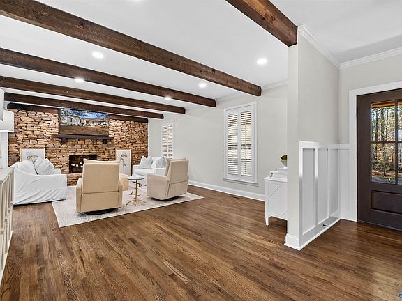 5th image of 2281 Western Hills Dr E
