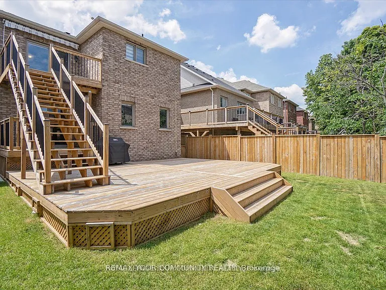 2172 Dawson Cres — Photo 39