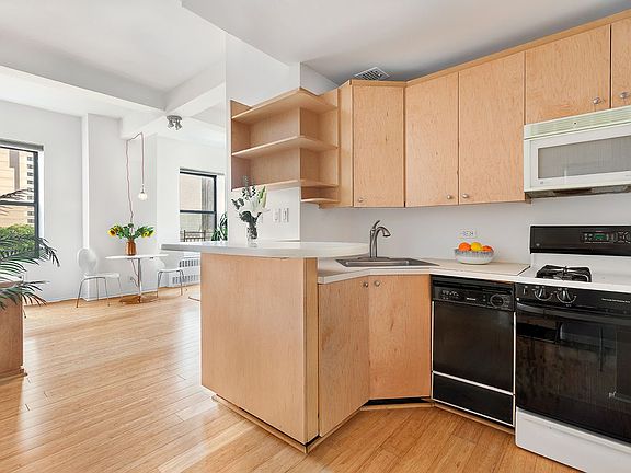 3rd image of 150 Joralemon St APT 6D