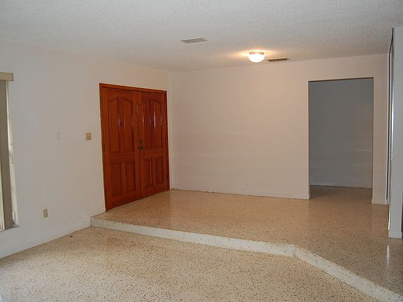 2nd image of 580 De Soto Dr