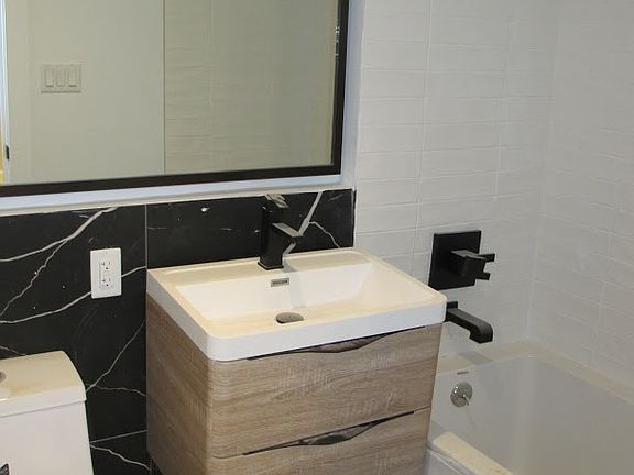 2nd image of 595 Myrtle Ave #4HF