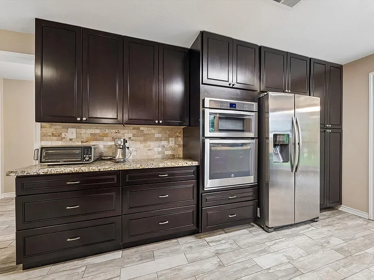 3711 Manor Ln — Photo 3