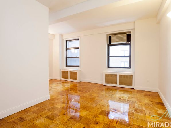 132 E 45th St APT 4A