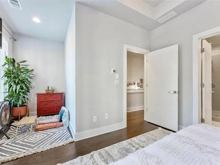 734 Taylor Ct NE — Photo 15