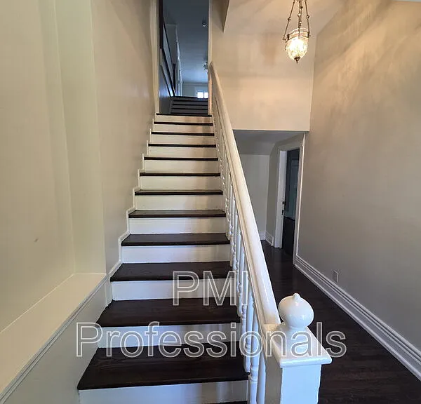 401 E Main St — Photo 16