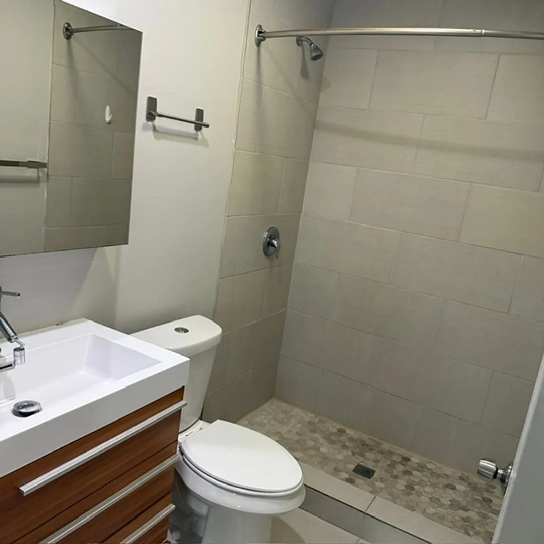 2 Bedroom 1 Bath House with garage — Photo 4