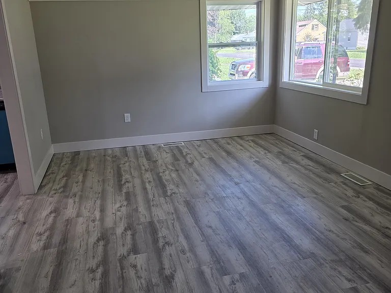 548 Meadowlawn St — Photo 2