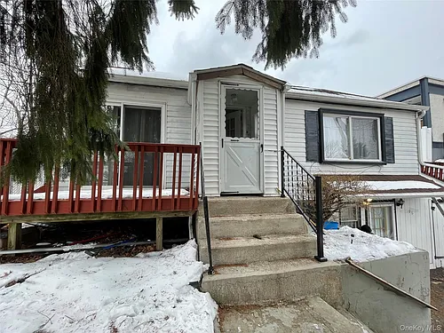 196 Carson Ave Photo 1