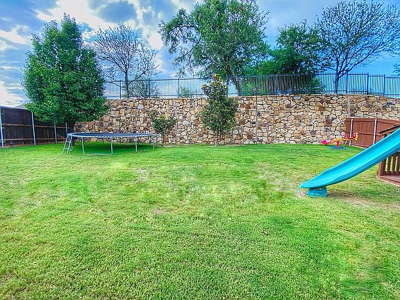Huge backyard 
Pool-sized