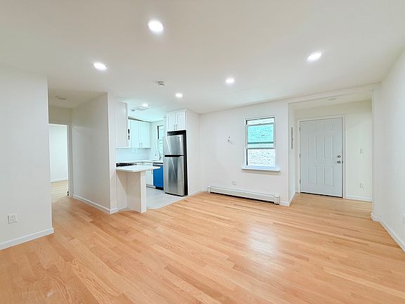 3rd image of 183 Greenpoint Ave #2
