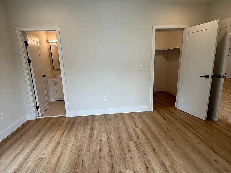 476 Warren St #203 — Photo 5