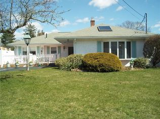 50 Honeysuckle Rd, Warwick, RI 02888