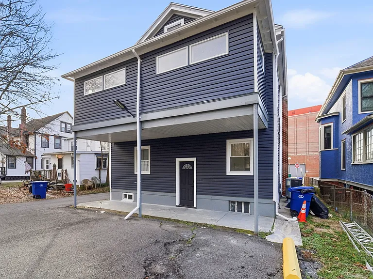 29 Grant St #1 — Photo 17