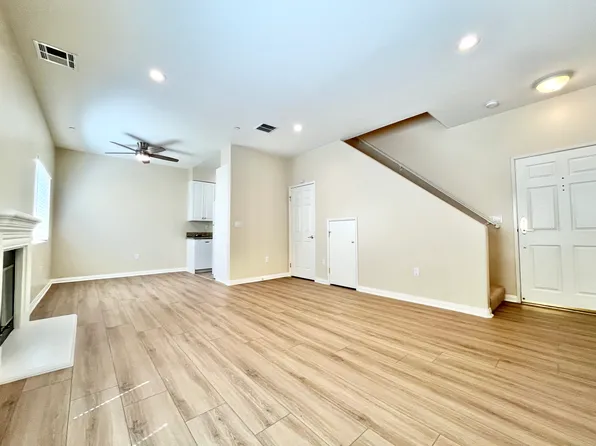 22651 Del Valle St #5, Woodland Hills, CA 91364