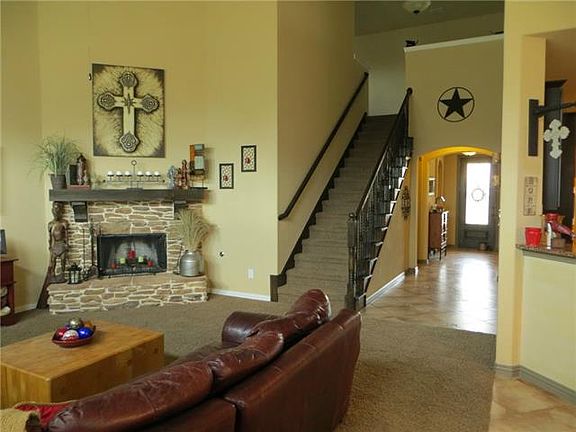 3rd image of 509 Eagle Glen Ln
