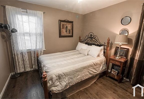 5th image of 6524 N Rockwell St #1