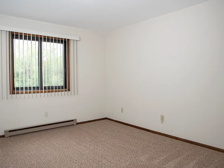 Laurel Place Apartments — Photo 15